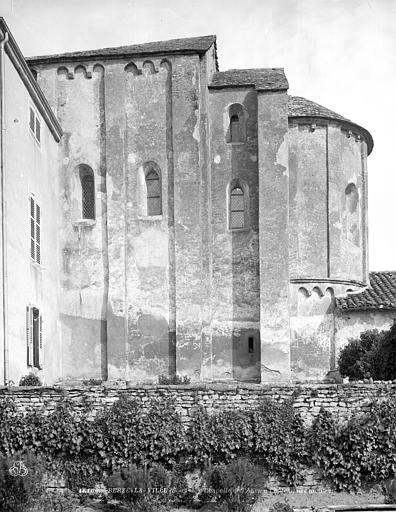 Château des Moines de Cluny Chapelle : abside, côté sud, Neurdein (frères) ; Neurdein, Louis ; Neurdein, Louis (photographe), 
