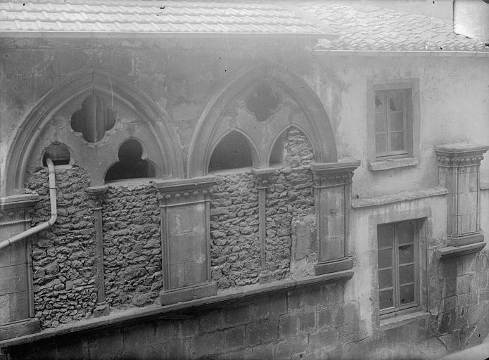 Hôtel de la Chantrerie Façade sur rue : Fenêtres de l'étage supérieur, Jarron (photographe), 