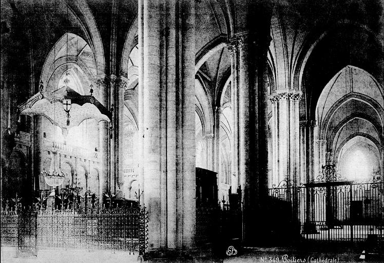 Cathédrale Saint-Pierre Vue intérieure du bas-côté sud et de la nef, vers le nord-est, Mieusement, Médéric (photographe), 