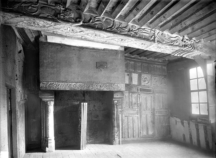 Maison François 1er dite maison de la Salamandre Vue intérieure d'une salle avec cheminée, Durand, Jean-Eugène (photographe), 