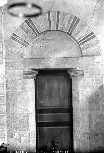 Abbaye de la Couture (ancienne) Eglise. Vue intérieure du transept nord : Petite porte, Robert, Paul (photographe), 