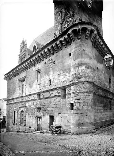 Hôtel de Ville (ancien) , dit Le Pilori Ensemble sud-est, Mieusement, Médéric (photographe), 