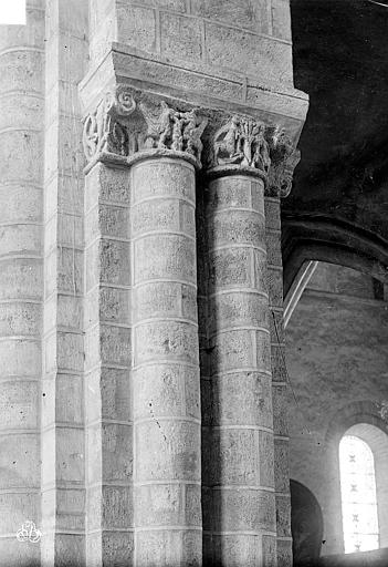 Abbaye de la Couture (ancienne) Eglise : Colonnes et chapiteaux de la nef, Robert, Paul (photographe), 