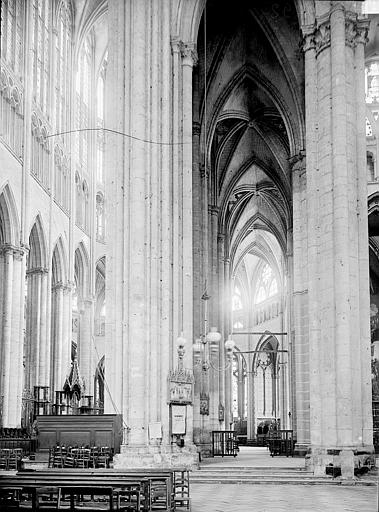 Cathédrale Saint-Pierre Déambulatoire, Enlart, Camille (historien), 