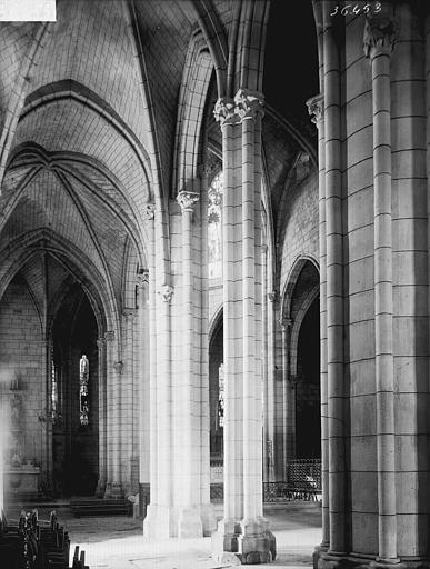 Eglise Déambulatoire, Enlart, Camille (historien), 