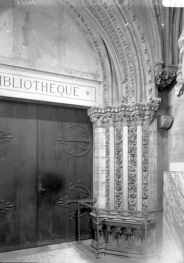 Eglise Saint-Martin-des-Champs Piédroit du portail de la bibliothèque, Enlart, Camille (historien), 