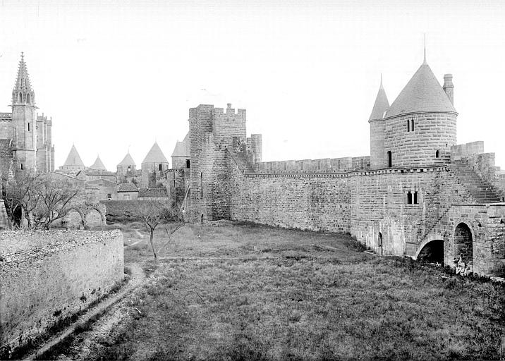 Cité Lices intérieures, près de l'église Saint-Nazaire, de la tour du Moulin à la tour de Balthazar, Durand, Jean-Eugène (photographe), 