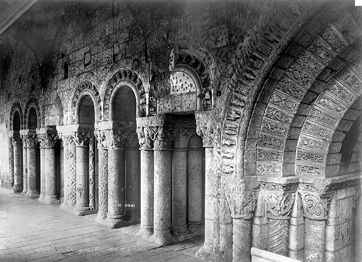 Abbaye Saint-Aubin (ancienne) Cloître : Arcatures à l'intérieur de la galerie, Mieusement, Médéric (photographe), 