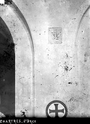 Hôpital Saint-Brice Chapelle. Petit bas-relief dans le chœur : Elément végétal, Robert, Paul (photographe), 