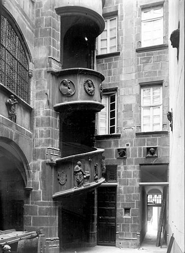 Maison Escalier sculpté, Enlart, Camille (historien), 