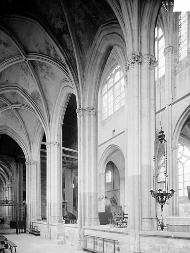 Eglise Vue intérieure du déambulatoire, Heuzé, Henri (photographe), 