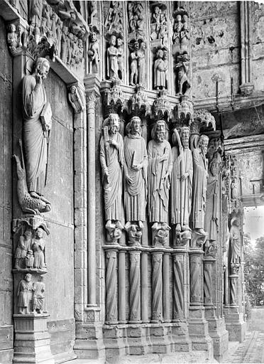 Cathédrale Notre-Dame Portail central de la façade sud : statues-colonnes du piédroit droit, Mieusement, Médéric (photographe), 