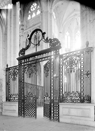 Abbaye Saint-Germain (ancienne) ; Eglise abbatiale Grille du choeur en fer forgé, Gossin (photographe), 