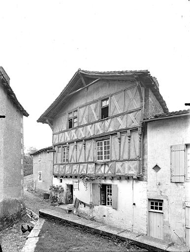 Maison à pans de bois Vue d'ensemble, Gossin (photographe), 