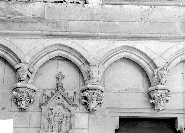 Cathédrale (ancienne) ; Eglise Saint-Etienne Vue intérieure du déambulatoire : Détail des arcatures, Gossin (photographe), 