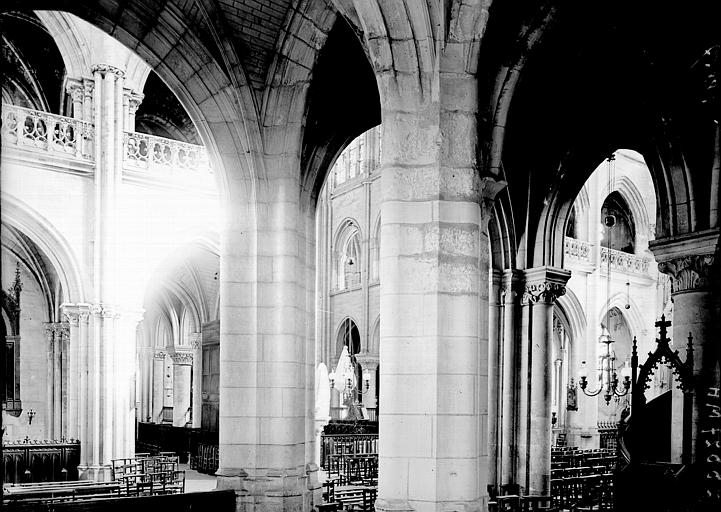 Cathédrale Notre-Dame Nef: vue diagonale, Enlart, Camille (historien), 
