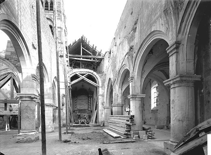 Eglise Saint-Rémi Nef, vue de l'entrée, Service photographique, 