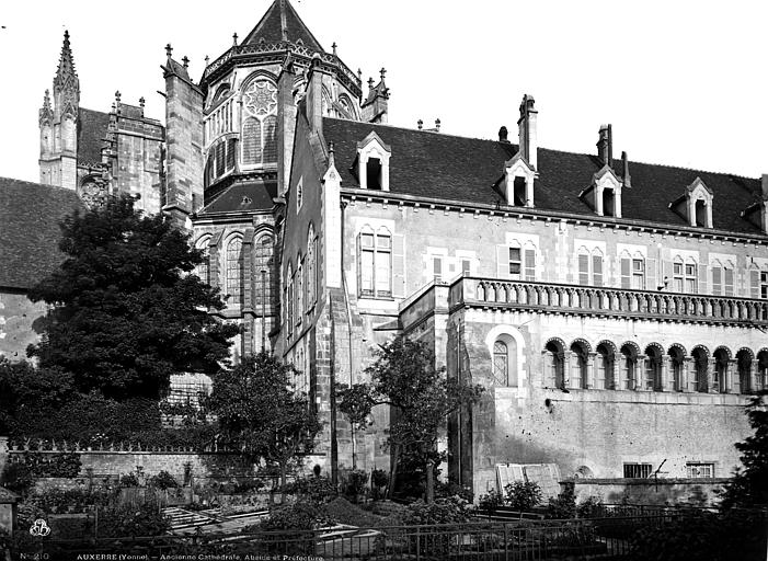 Cathédrale (ancienne);Préfecture (ancien Palais épiscopal) Vue d'ensemble, Mieusement, Médéric (photographe), 