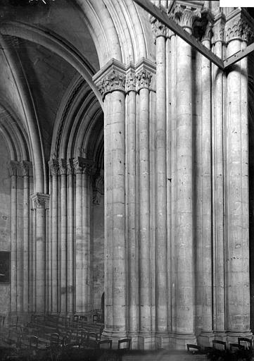 Eglise abbatiale Croisée, Enlart, Camille (historien), 