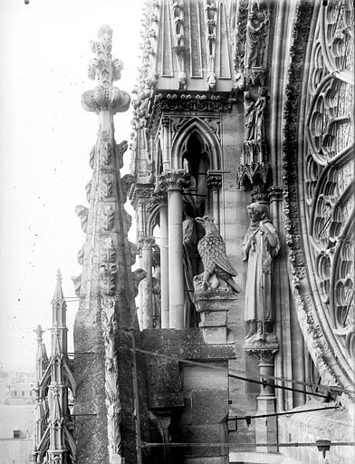 Cathédrale Notre-Dame Pinâcles, statues et partie de la rose, Lajoie, Abel, 