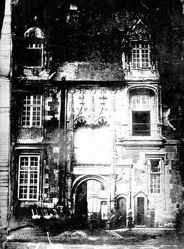 Château Façade Louis XII : porte, état avant restauration, Mieusement, Médéric (photographe), 