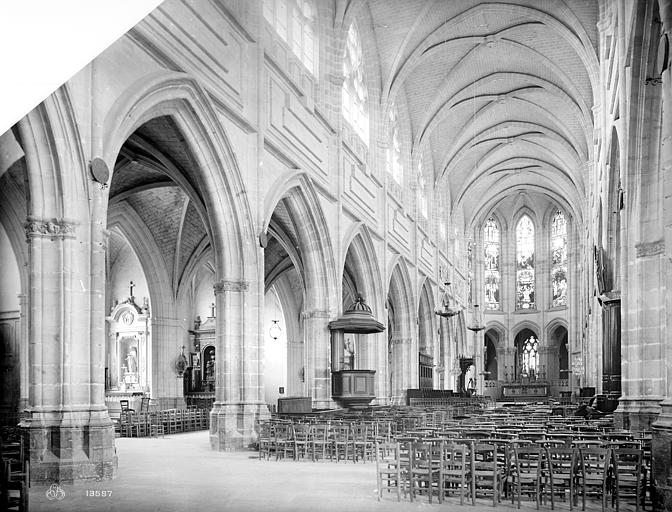 Cathédrale Saint-Louis Vue intérieure de la nef, vers le nord-est, Mieusement, Médéric (photographe), 