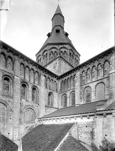 Eglise Sainte-Croix Angle sud-est : tour centrale, transept et abside, Heuzé, Henri (photographe), 