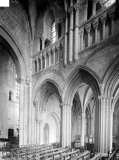 Abbaye aux Dames (ancienne), Eglise Sainte-Trinité Vue intérieure du transept sud, Heuzé, Henri (photographe), 