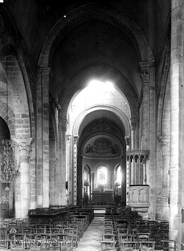 Eglise Nef, vue de l'entrée, Durand, Eugène (photographe), 