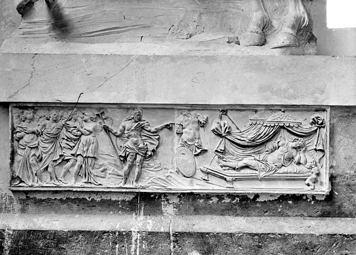 Cathédrale (ancienne) ; Eglise Saint-Etienne Bas-relief, Gossin (photographe), 
