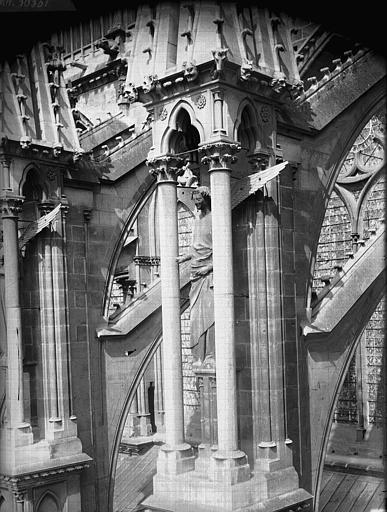 Cathédrale Notre-Dame Ange du cinquième contrefort de la nef, au sud, Lajoie, Abel, 
