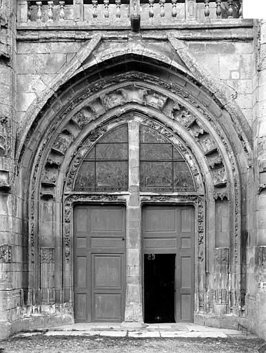 Eglise Portail de la façade ouest, Heuzé, Henri (photographe), 