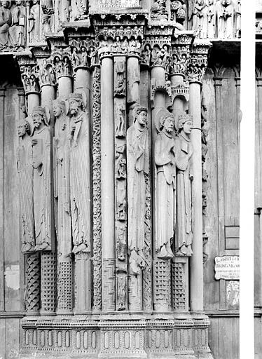 Cathédrale Notre-Dame Portail de la façade ouest : statues-colonnes entre la porte centrale et la porte sud, Mieusement, Médéric (photographe), 