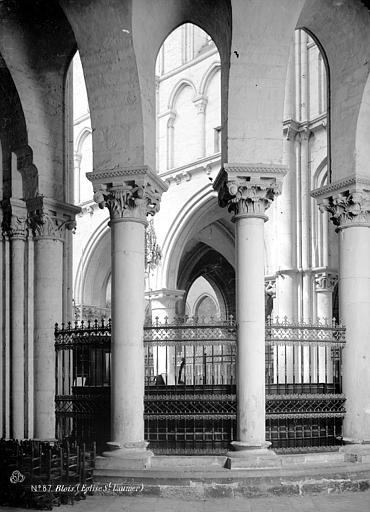 Eglise Saint-Nicolas-Saint-Lomer Vue intérieure du déambulatoire : Piliers, Mieusement, Médéric (photographe), 
