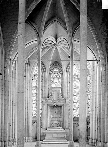 Abbaye Saint-Germain (ancienne) ; Eglise abbatiale Vue intérieure d'une chapelle absidale, Gossin (photographe), 