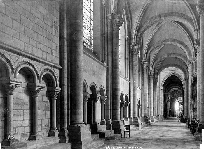 Cathédrale Saint-Etienne Vue intérieure du bas-côté nord, vers l'est, Mieusement, Médéric (photographe), 