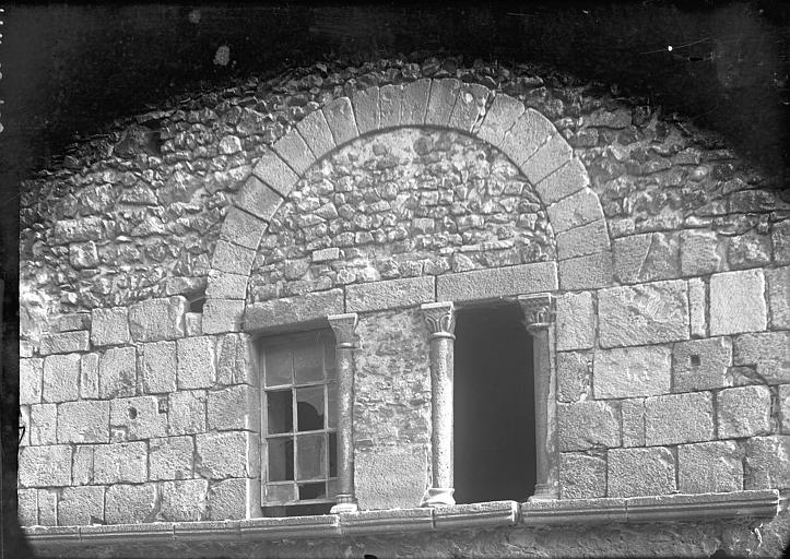 Maison du 12ème siècle Façade sur rue : Fenêtres, Jarron (photographe), 