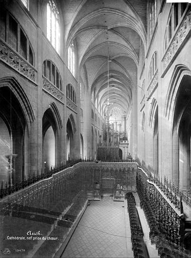 Cathédrale Sainte-Marie Vue intérieure de la nef, vers l'entrée, Mieusement, Médéric (photographe), 