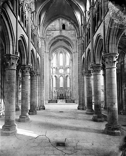 Eglise Notre-Dame Vue intérieure de la nef vers le choeur, Delaunay (photographe), 