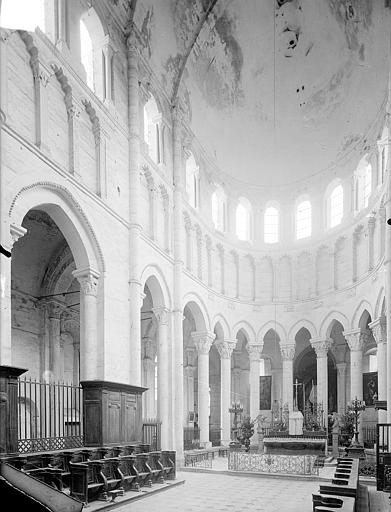 Eglise Sainte-Croix Vue intérieure du choeur, Heuzé, Henri (photographe), 