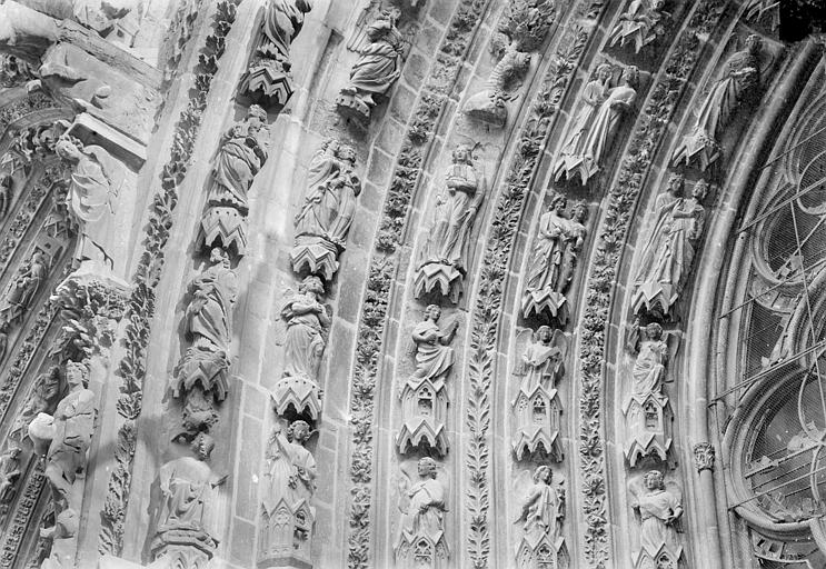 Cathédrale Notre-Dame Portail sud de la façade ouest. Voussures de gauche : Scènes de l'Apocalypse, Sainsaulieu, Max (photographe), 