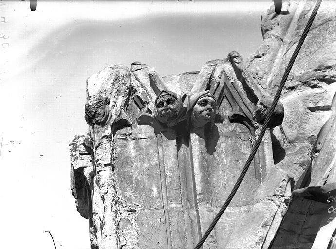 Cathédrale Notre-Dame Contrefort du transept nord, grotesques, Lajoie, Abel, 