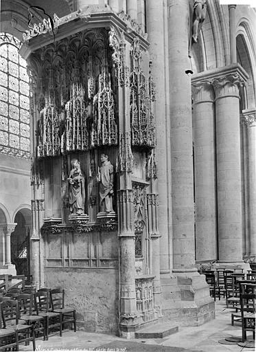 Cathédrale Saint-Etienne Vue intérieure de la nef, côté nord : pilier sculpté, Mieusement, Médéric (photographe), 