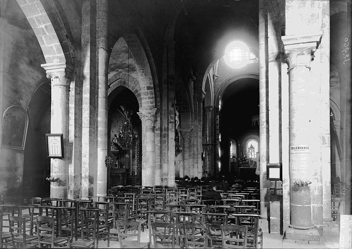 Eglise Nef vue de l'entrée, Enlart, Camille (historien), 
