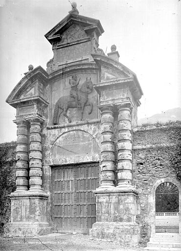 Domaine du château de Lesdiguières Portail d'entrée avec le statue équestre de Lesdiguières, Durand, Jean-Eugène (photographe), 