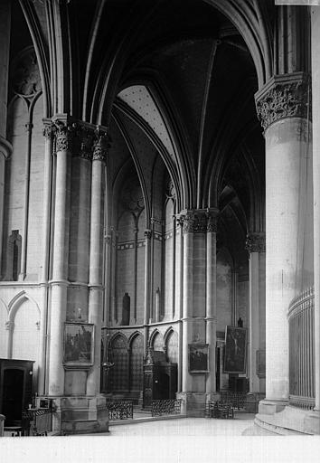 Cathédrale Notre-Dame Déambulatoire, Enlart, Camille (historien), 