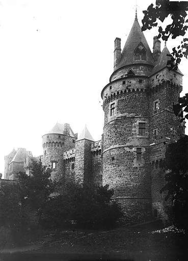 Château , Enlart, Camille (historien), 
