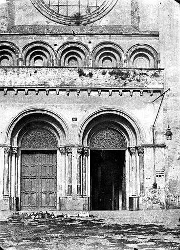 Eglise Saint-Sernin Portails de la façade ouest, Le Gray, Gustave ; Mestral, Auguste (photographe), 