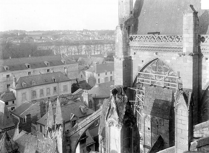 Cathédrale Saint-Gatien Façade nord : Culée des arcs-boutants et face ouest du transept, Maupuit (Tours), 