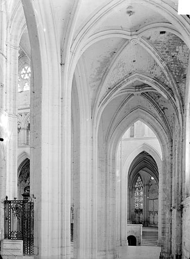 Abbaye Saint-Germain (ancienne) ; Eglise abbatiale Vue intérieure du déambulatoire, Gossin (photographe), 
